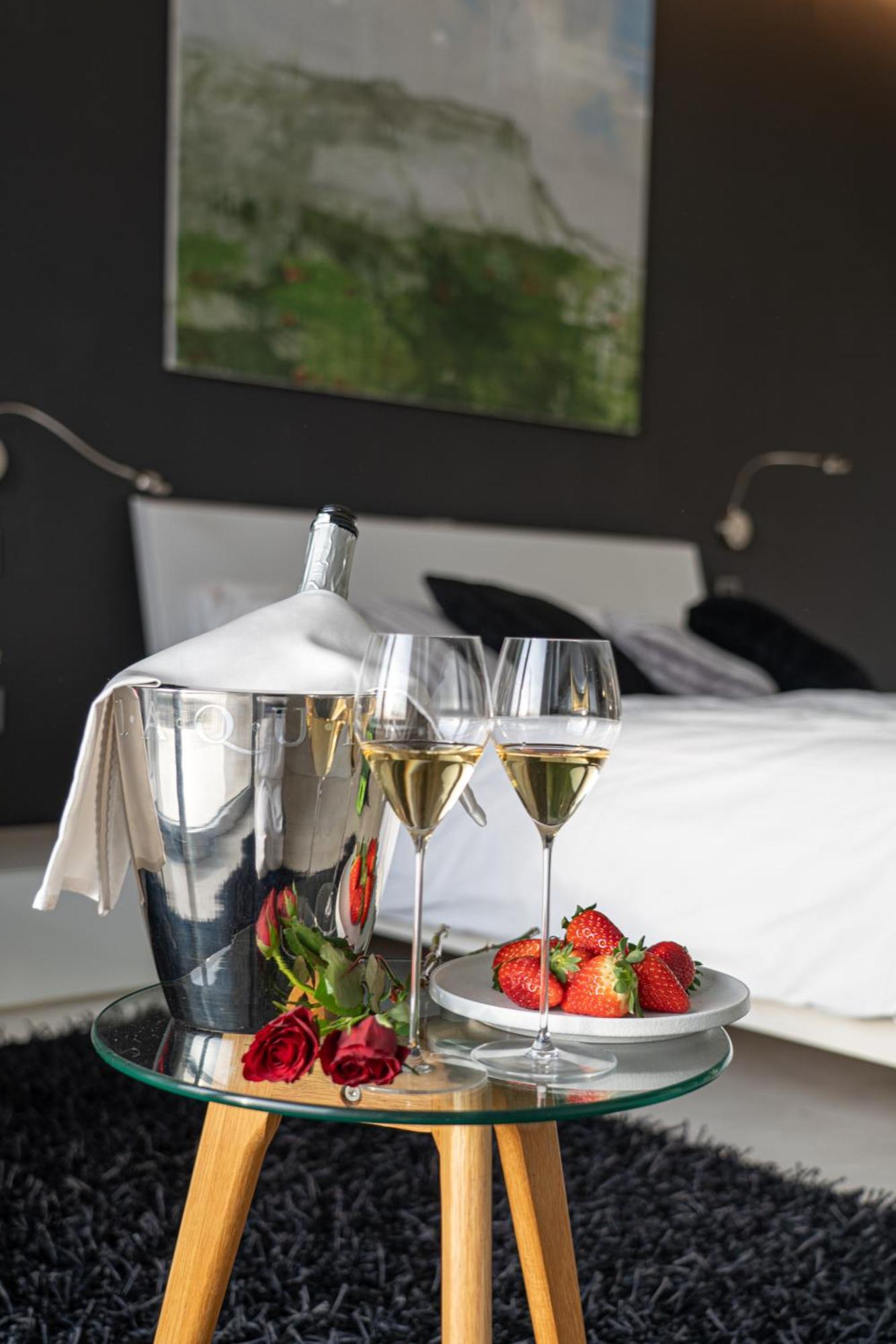 House Iaquin Hotell Dobrovo Eksteriør bilde