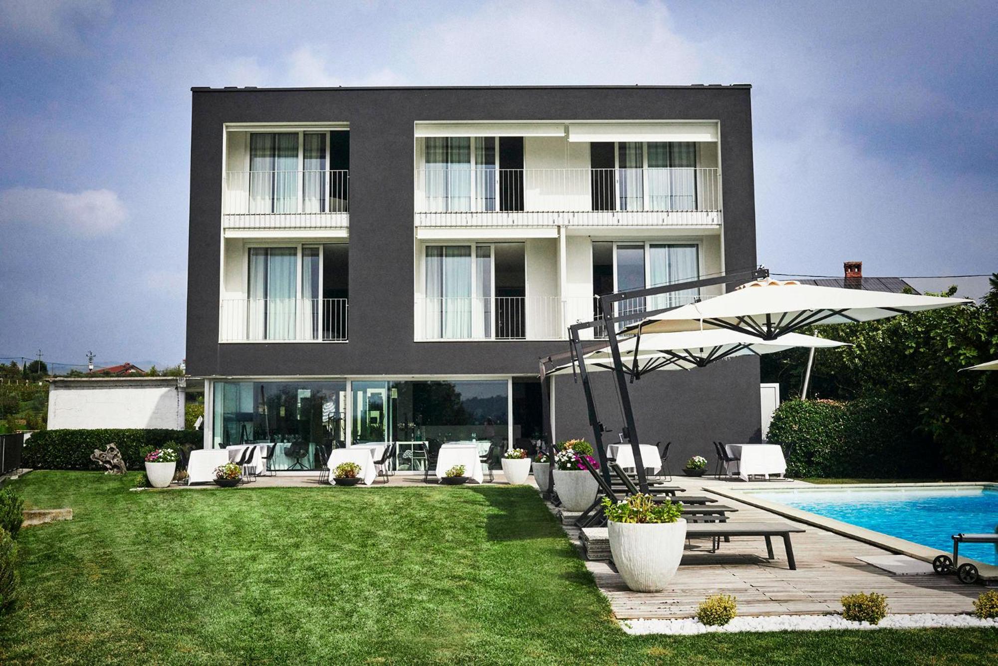 House Iaquin Hotell Dobrovo Eksteriør bilde
